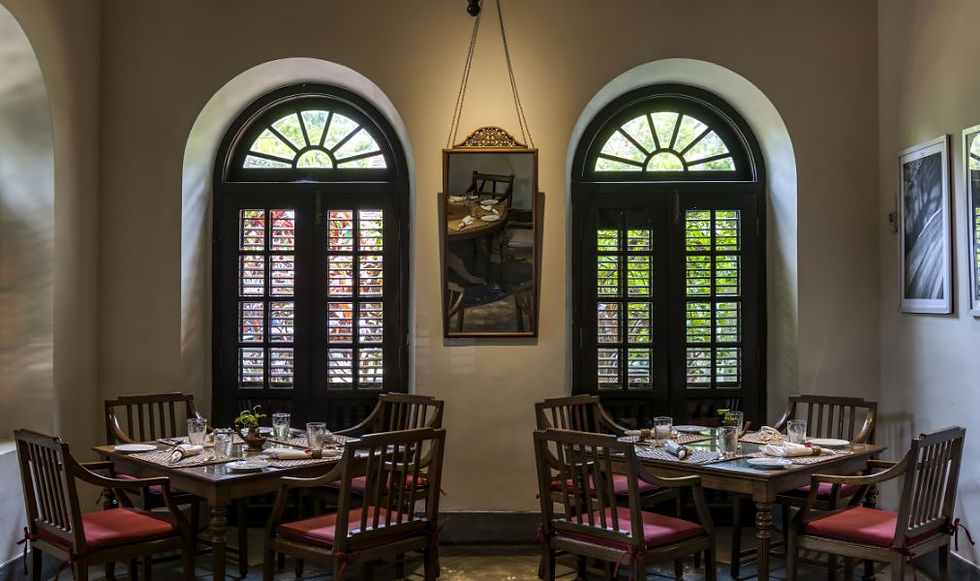 Интерьер Villa Maya — сервированные столы