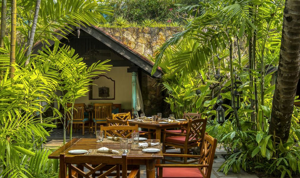 Терраса ресторана Villa Maya с уличными столиками