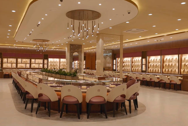 шоурум самого большого ювелирного магазина в Керале- Malabar Gold & Diamonds Artistry Store