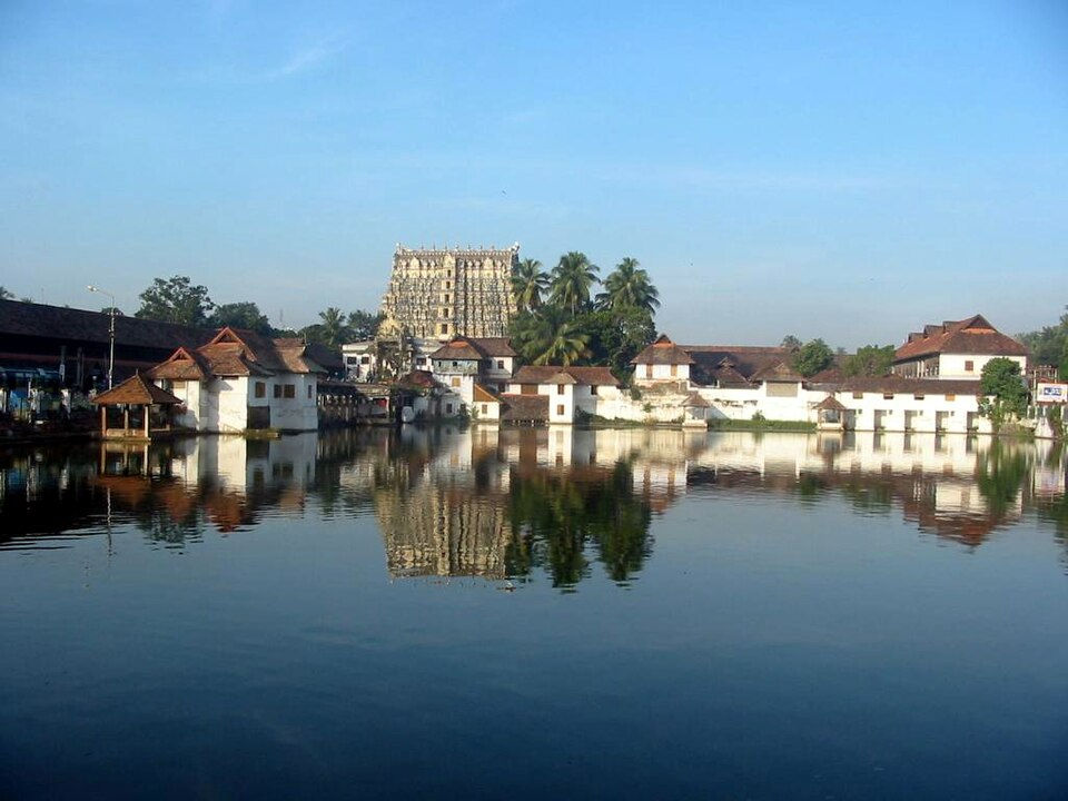 вид на Sree Padmanabhaswamy Temple со стороны East Fort