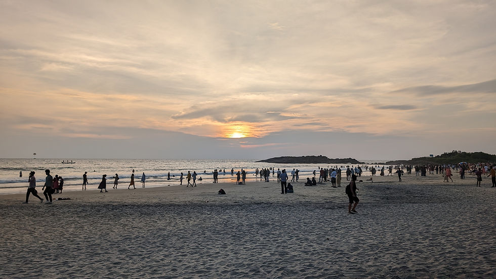 пляж Light House beach в декабре на закате, посёлок Ковалам